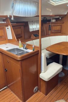 Beneteau 393 image