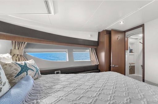 Sea Ray 400 Fly image