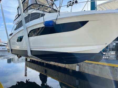 Sea Ray 400 Fly image