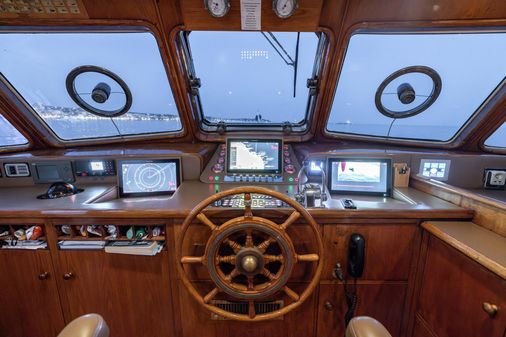 Feadship Classic Canoe Stern image