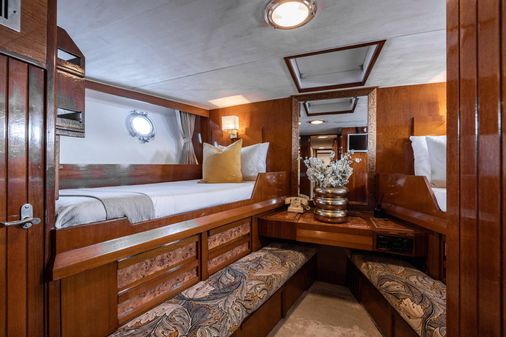 Feadship Classic Canoe Stern image