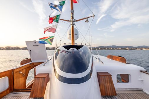 Feadship Classic Canoe Stern image