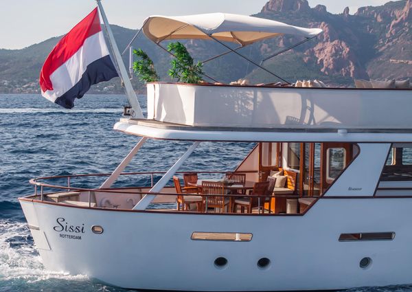 Feadship Classic Canoe Stern image