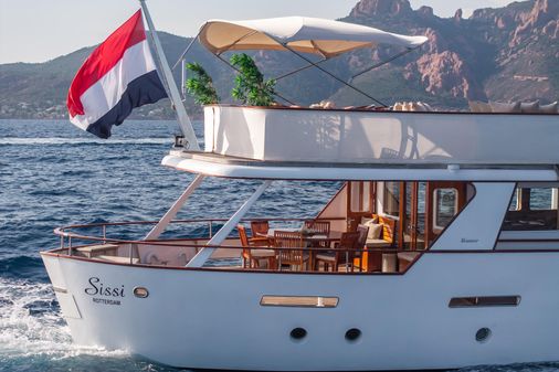 Feadship Classic Canoe Stern image