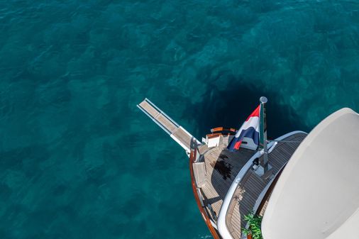 Feadship Classic Canoe Stern image