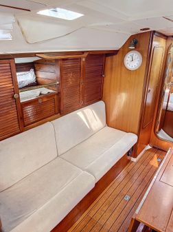 Beneteau Oceanis 390 image