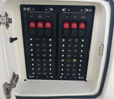 Intrepid 400 Center Console image