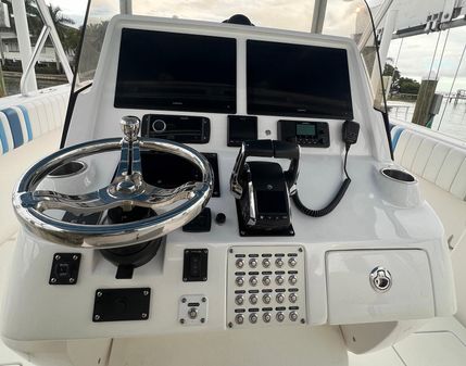 Intrepid 400 Center Console image