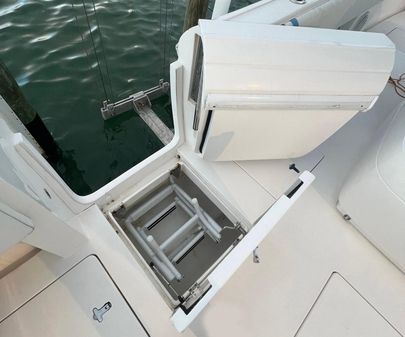 Intrepid 400 Center Console image