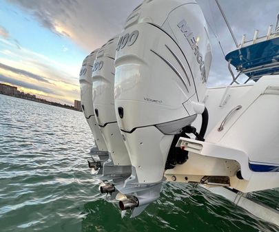 Intrepid 400 Center Console image