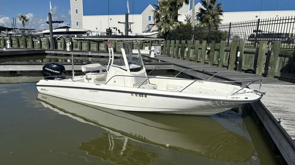 Boston Whaler 240 Dauntless 