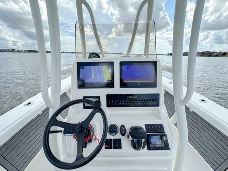 Pathfinder 2700 Center Console image