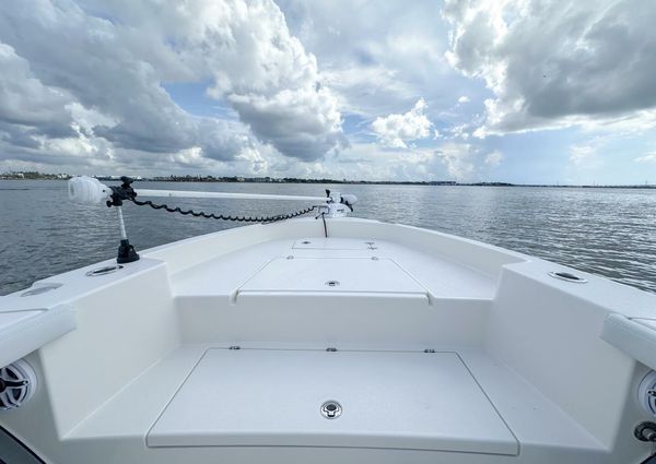 Pathfinder 2700 Center Console image