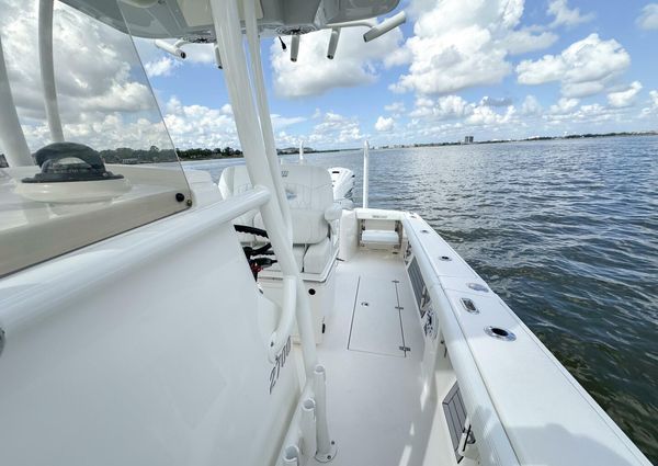 Pathfinder 2700 Center Console image