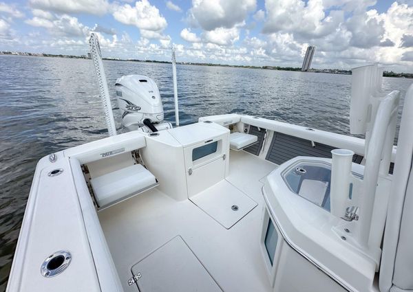 Pathfinder 2700 Center Console image