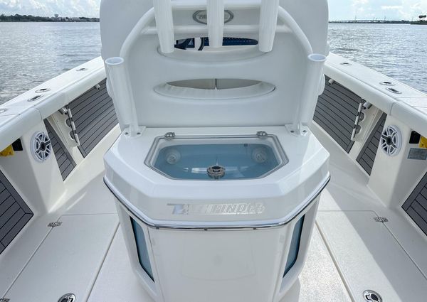 Pathfinder 2700 Center Console image