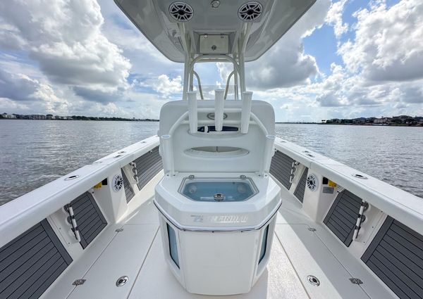 Pathfinder 2700 Center Console image