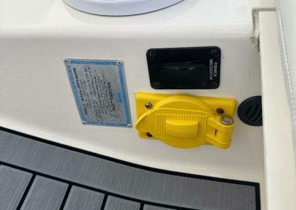 Pathfinder 2700 Center Console image