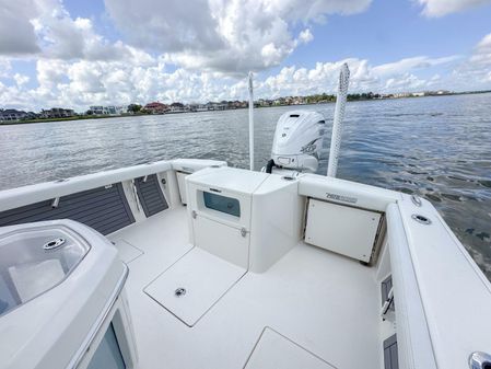 Pathfinder 2700 Center Console image