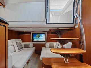 Tiara Yachts 3500 Sovran image