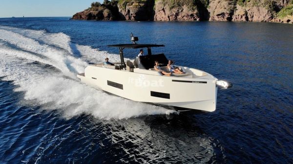 De Antonio Yachts D42 