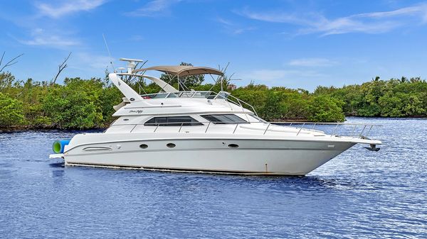 Sea Ray 450 Express Bridge