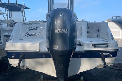 Robalo R222 Explorer image