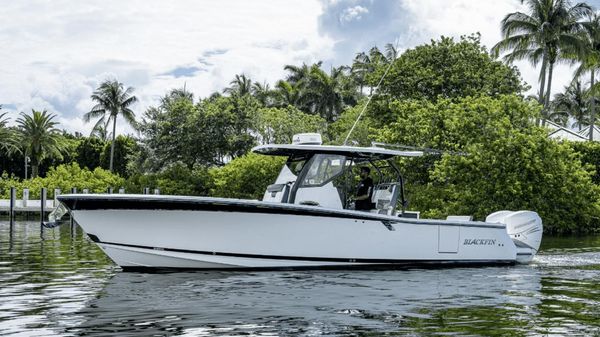 Blackfin 332 CC 