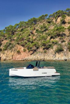 De Antonio Yachts D28 Open image