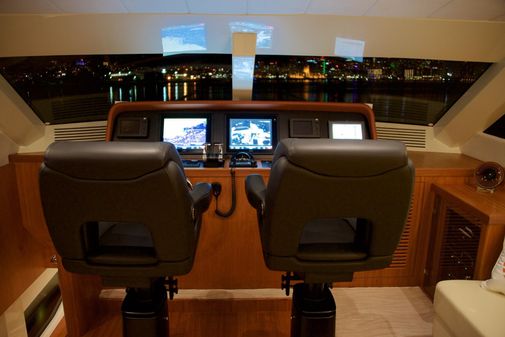 Johnson 70 Motor Yacht Sky-Lounge image