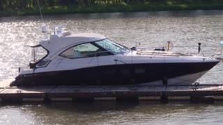 Four Winns V435