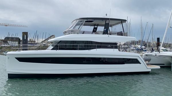 Fountaine Pajot Motor Yacht 44