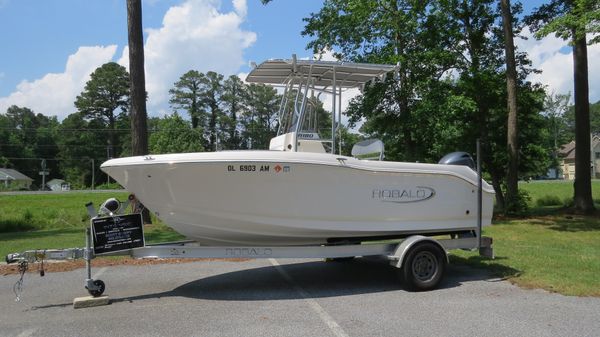Robalo R 180 Center Console