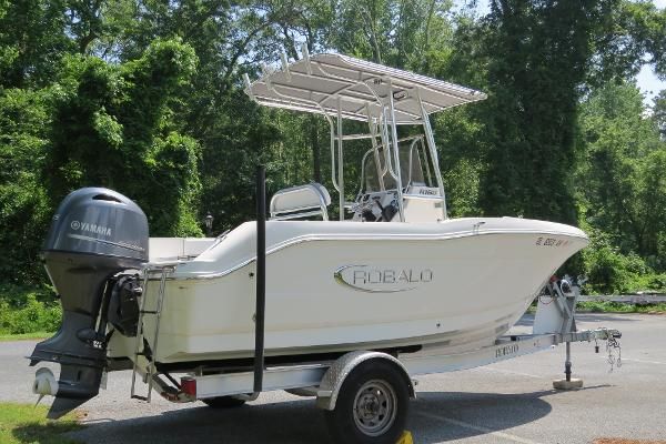 Robalo R-180-CENTER-CONSOLE image