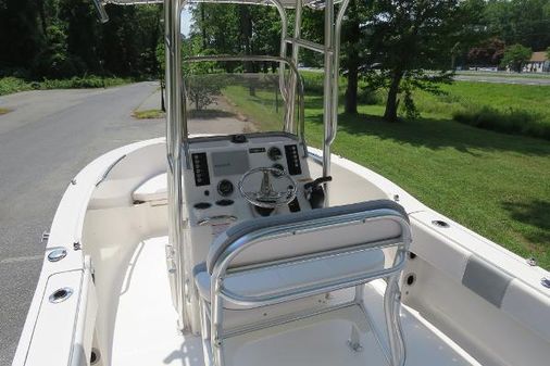Robalo R-180-CENTER-CONSOLE image
