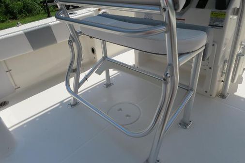 Robalo R-180-CENTER-CONSOLE image