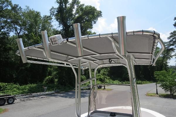 Robalo R-180-CENTER-CONSOLE image