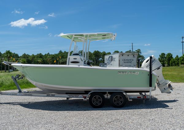 Sea Pro 219 Center Console image