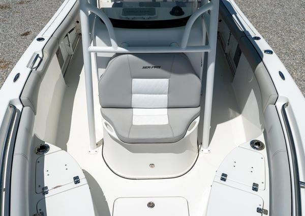 Sea Pro 219 Center Console image