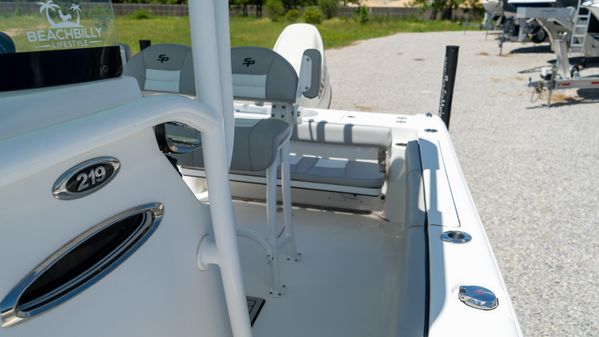 Sea Pro 219 Center Console image