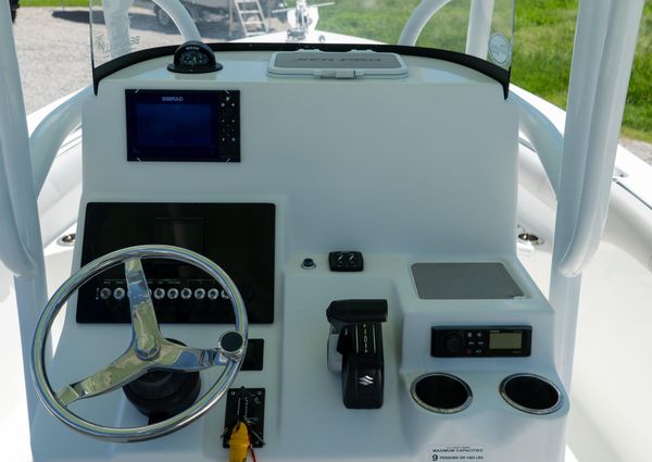 Sea Pro 219 Center Console image