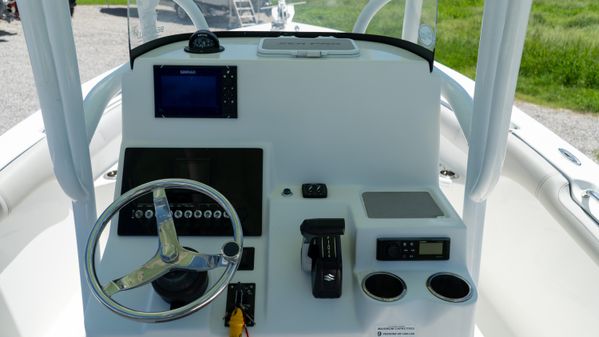 Sea Pro 219 Center Console image