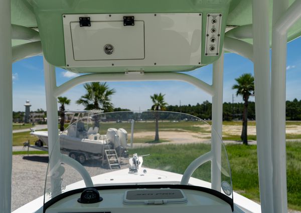 Sea Pro 219 Center Console image