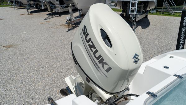 Sea Pro 219 Center Console image