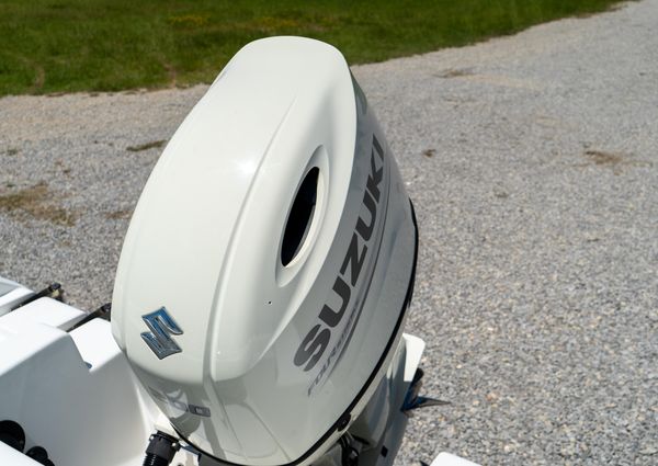 Sea Pro 219 Center Console image