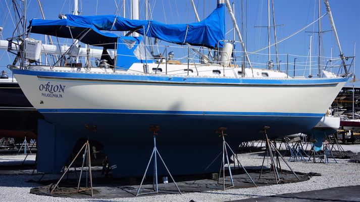 Tayana 42 No Teak decks - main image