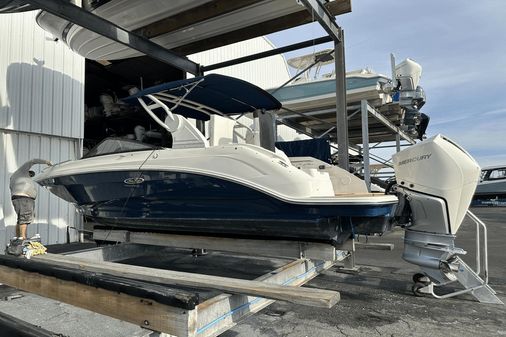 Sea Ray 250 SDX Outboard image