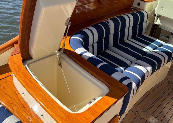 Hinckley Picnic Boat 37 MKIII image