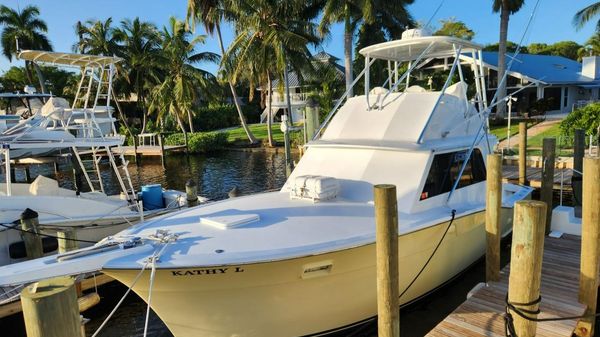 Hatteras Convertible 