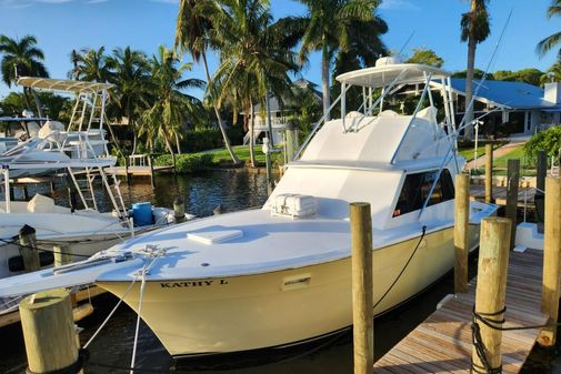 Hatteras Convertible image